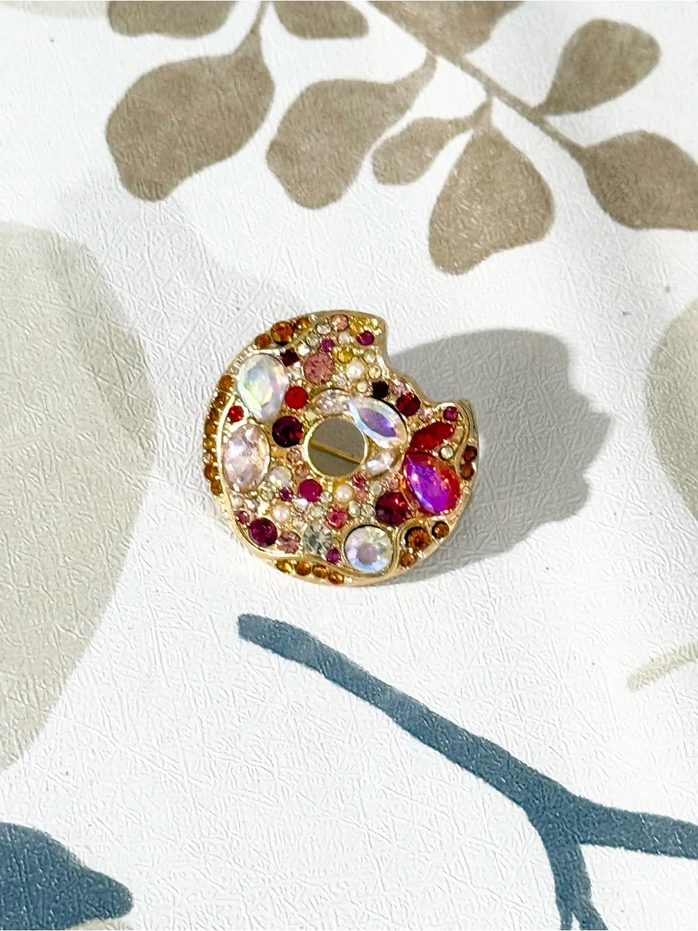 NWOT Gold-Tone Multicolor Crystal Statement Broach- Pink & Red Accents - Picture 3 of 5